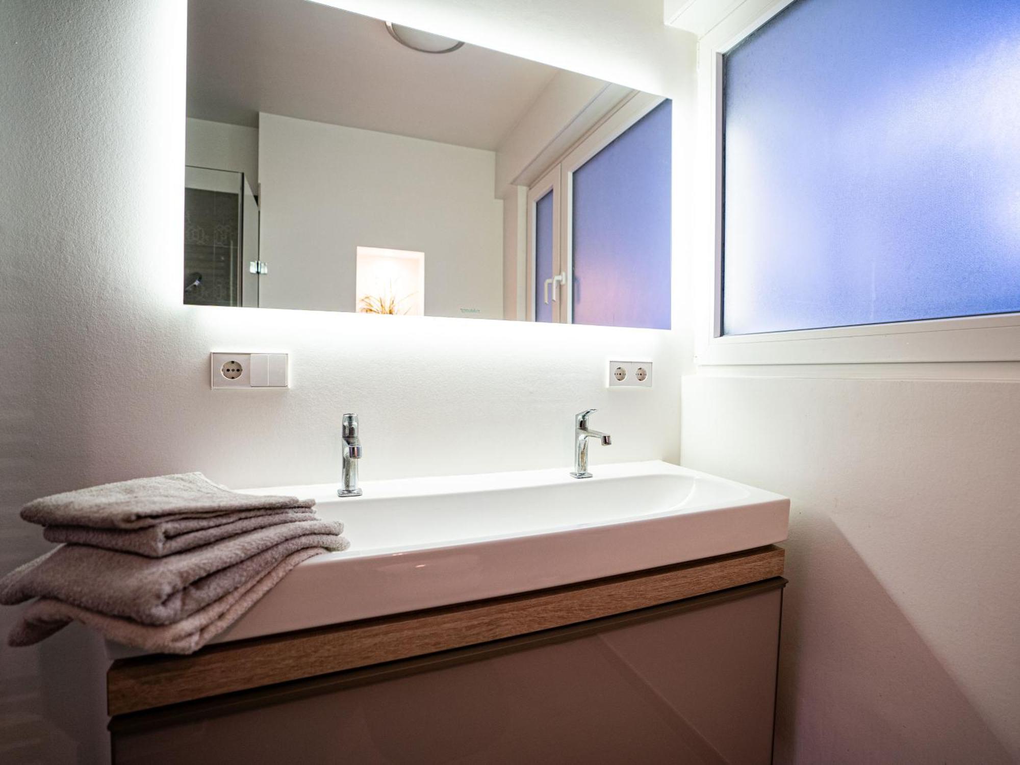 Whirlpool - Zentral - Designloft Mit Xxl Terrasse Apartment Wiesbaden Ngoại thất bức ảnh